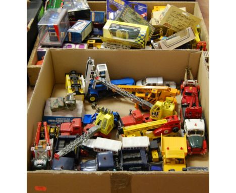 Two boxes of boxed and loose diecast toy vehicles, to include Maisto Supercar Collection MG RV8, Matchbox MV 48 Vauxhall Astr