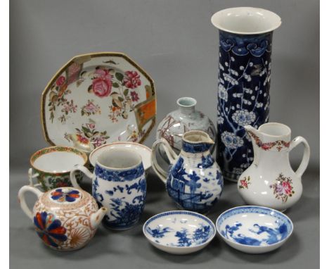 Mixed Chinese ceramics to include blue & white export wares, cylindrical vase, barrel shaped mug, etc. Chinese plate – chips 