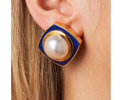 TIFFANY & CO., A PAIR OF VINTAGE MABE PEARL AND ENAMEL CLIP EARRINGS in 18ct yellow gold, each set with a mabe pearl in a bor
