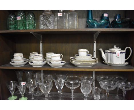 A Regency porcelain part tea service,&nbsp;to include a teapot, cover and stand, the teapot and cover 14.5cm high. 