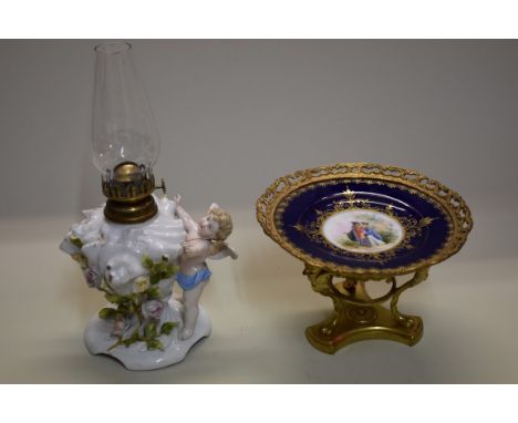 A Plaue porcelain oil lamp,&nbsp;height excluding chimney 16cm; together with a Vienna style and gilt metal tazza, 18.5cm dia