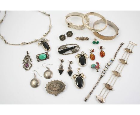 A QUANTITY OF ASSORTED JEWELLERY including a moonstone and opal bracelet, two pairs of amber drop earrings, a marcasite and b