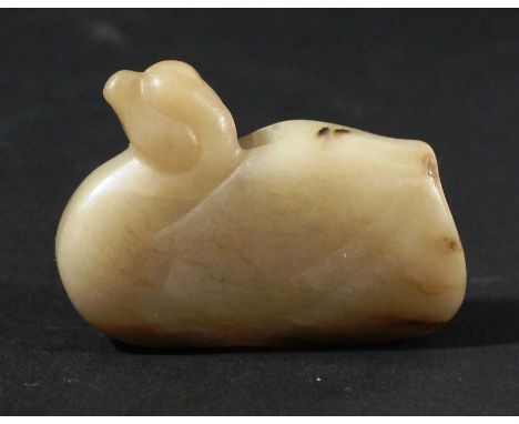 CHINESE GREY JADE PENDANT OF A DUCK, probably Qianlong, length 4.5cm