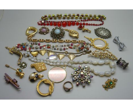 Costume jewellery 