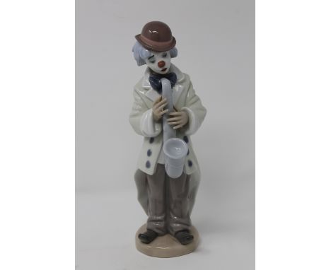 A Lladro figure - Clown playing the trumpet CONDITION REPORT: In good condition with no apparent faults. 