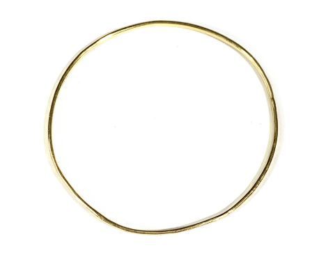Breon O'CASEY (1928-2011)An 18ct gold bangle of 1.6mm wire with a spiral fluting and 60mm diameterHallmarked London 1975 and 