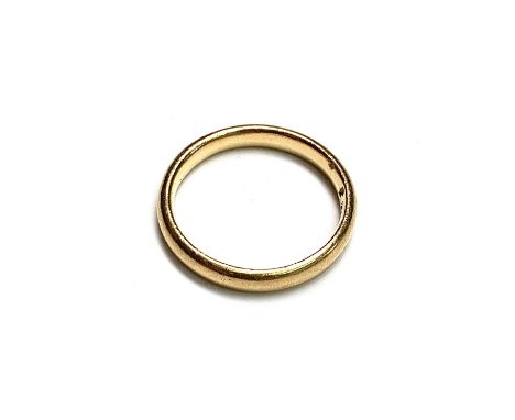 A 22ct gold ring, 5.1g.