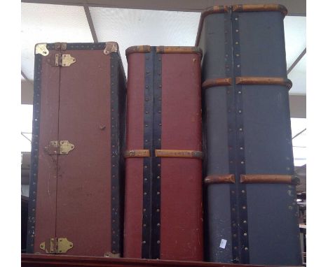 A large travel trunk, width 93cm, together with two other large trunks (3)