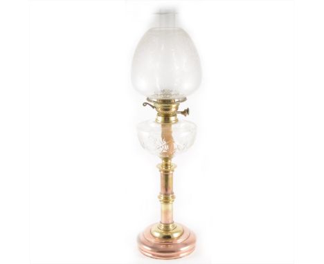 Edwardian copper and brass table oil lamp with glass reservoir, original etched glass shade.