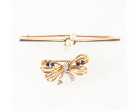 A pearl bar brooch and a bow brooch, three cultured pearls set diagonally on 55mm yellow and white metal tapered bar mount, g