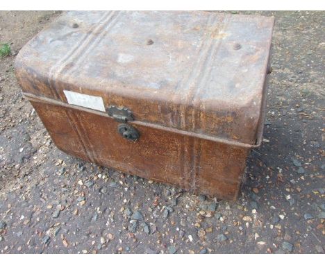 Vintage Tin Trunk  49 x 33 x 33 cm