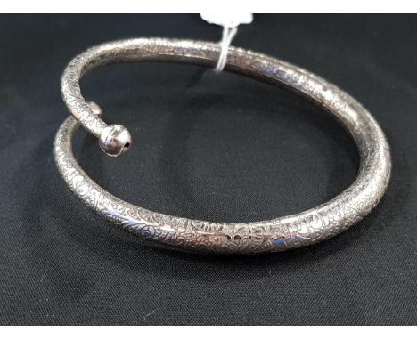 VINTAGE WHITE METAL SLAVE BANGLE 