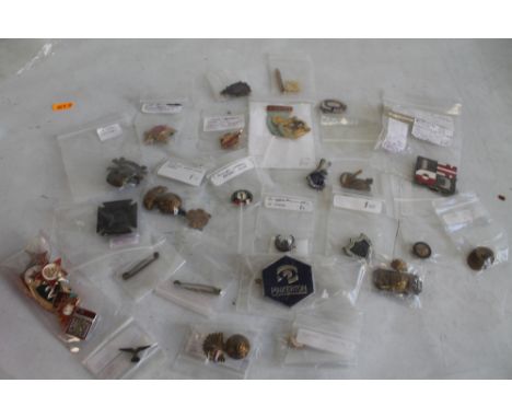 A COLLECTION OF MILITARY AND OTHER BADGES, to included enamel types