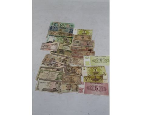A COLLECTION OF BRITISH AND WORLD BANKNOTES, to include a good selection of Bank Of England Green portrait £1 notes etc