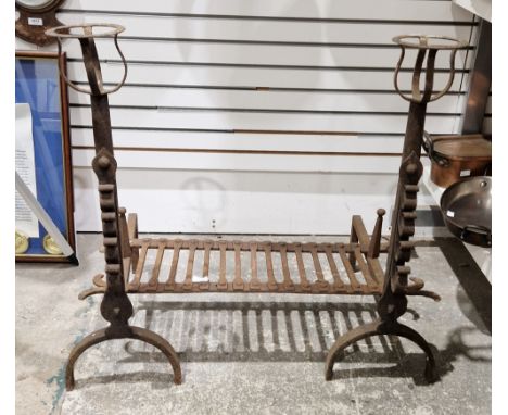 Late 19th/early 20th century cast and wrought iron firegrate&nbsp;in the Gothic style,&nbsp;with two firedogs supporting a pi