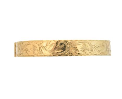 A 9ct gold hinged bangle, with foliate engraged front and plain reverse, hallmarks for Birmingham, inner diameter 6cm, gross 