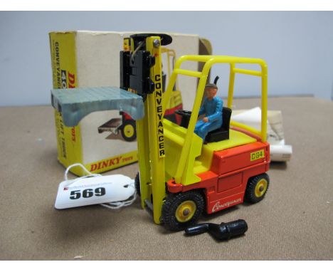 Dinky Toys No. 404 - Conveyancer Fork Lift truck, very good plus, boxed with all paperwork, pallet, etc, slight staining to b