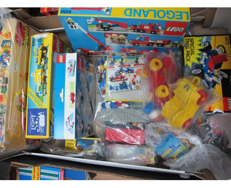 A Quantity of Lego/Duplo Components from Assorted Sets, including #6481 light system (Legoland) 1599 Britannia Airways #6481 