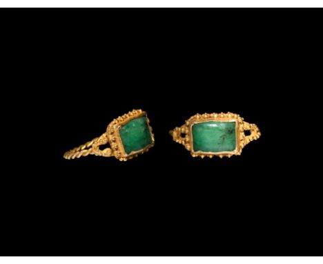 6th-7th century AD. A gold finger ring with twisted wire hoop, rectangular cell bezel with inset onyx cabochon.   3.15 grams,