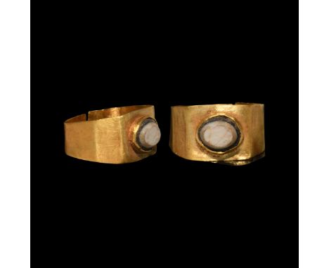 3rd century AD. A gold finger ring with flat-section gold hoop, ellipsoid cell to the bezel with inset sardonyx(?) gemstone. 