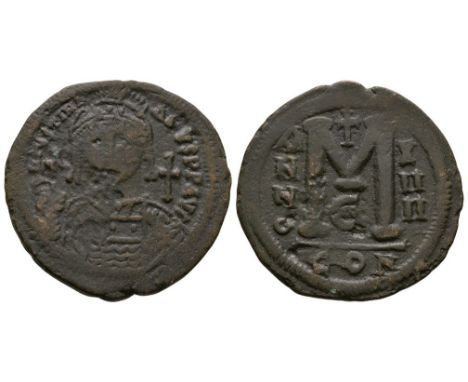 527-565 AD. Constantinople mint, year 14. Obv: DN IVSTINIANVS PP AVG, helmetted and cuirassed bust facing, holding cross on g