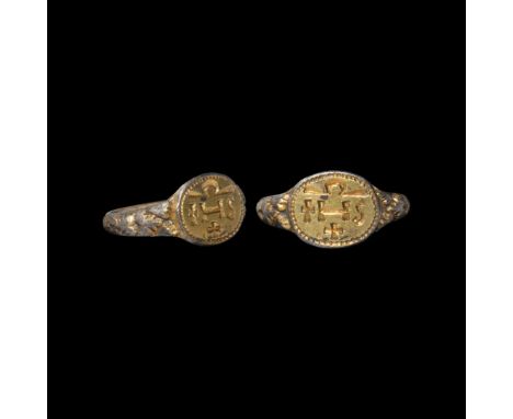 16th-17th century AD. A late Elizabethan to early Stuart silver-gilt ring with expanding hoop, shoulders with engraved leaves