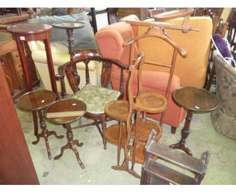 An inlaid Edwardian corner chair with pierced splats and pad seat, a further Edwardian two tier jardiniere stand of circular 