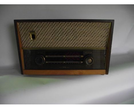 A vintage Cossor wireless radio set in a timber case, Model No 579