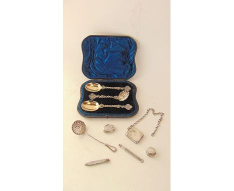 A cased Victorian silver serving set, James Wakely & Frank Clarke Wheeler, London, 1832, comprising: two spoons and a sifter,
