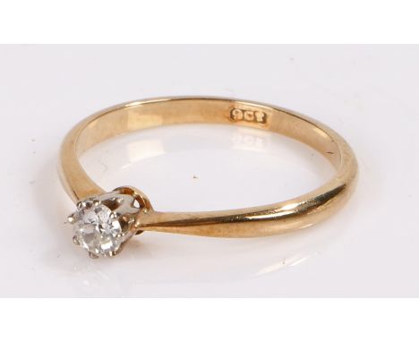 9 Carat Gold Ring, set with a stone to the head, ring size P