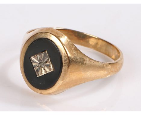 9 carat gold signet ring, 3.6 grams