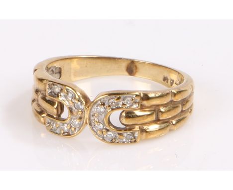 9 carat gold ring, with horse shoe head design, 2.9 grams, ring size N