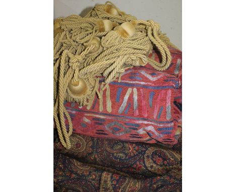 Collection of curtains and blinds, various sizes and styles (qty)