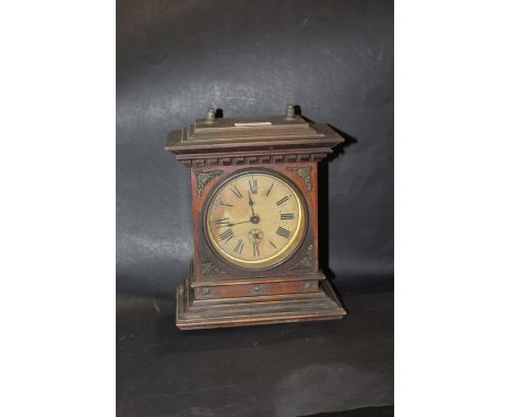Junghans mantel clock, the dial with Roman numerals, 16.5cm wide