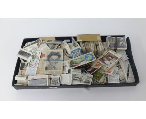 A collection of assorted cigarette cards and trade cards including Wills Railway Locomotive set, Sights of London photographi