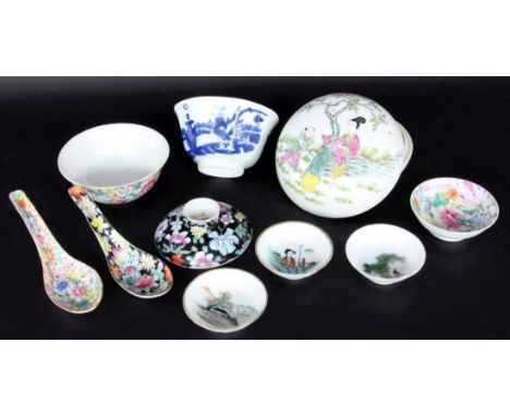 LOT VON 10 TEILEN CHINESISCHESPORZELLAN. Bemalt   A MIXED LOT OF 10 CHINESE PORCELAIN ITEMS. Painted. Keywords: miscellany, a