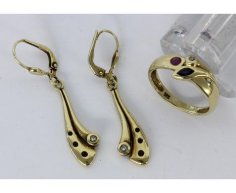 PAAR OHRRINGE UND DAMENRING585/000 Gelbgold mit kleinen Diamanten, Rubin und Saphir. Ringgr. 54, Brutto ca. 6,4g   A PAIR OF 