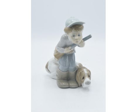 Lladro figure Hunter Puppet 4971. In good condition without any obvious damage or restoration, height 18cm.