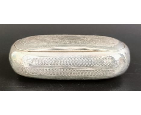 A 19th century French snuff box, with engraved decoration, 1.4 ozt, 7.5 cm wide