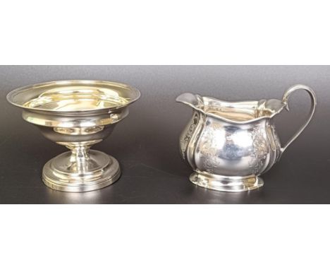 A George V silver cream jug, Sheffield 1912, and a sugar bowl, 5.7 ozt (2)