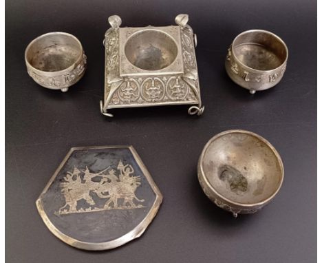An Eastern silver coloured metal compact, three salts, and an ashtray (5)