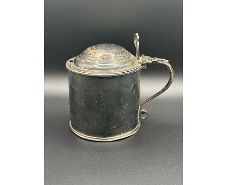 A George III silver mustard pot, London 1788, 2.8 ozt, 8 cm high