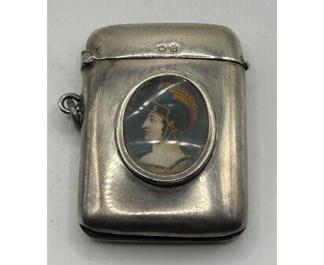 A George V silver vesta case, with portrait of soldier, Birmingham 1919, 37.6 g (all in), 5.5 cm high