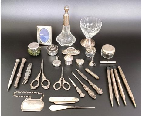 A glass scent bottle, with a silver mount, and other silver mounted and silver plated items (qty)