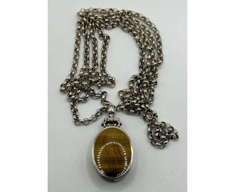 An Elizabeth II silver, tiger's eye and Blue John pendant, London 1977, on a chainApprox. 140 cm long, approx. 3 ozt (all in)