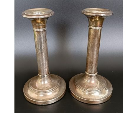 A pair of Edward VII silver candlesticks, Birmingham 1908, 22.8 ozt (all in), 18.5 cm high (2)