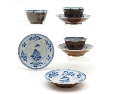 Including 3 cups and 4 saucers, saucers are 12 cm. in diameter, chip.