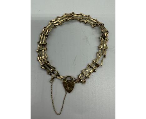 A 9ct gold gate bracelet, approximate weight 4.4g
