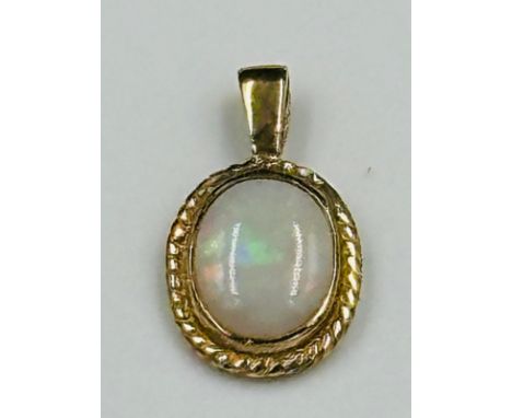 A 9ct gold opal pendant