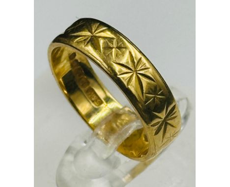 An 18ct wedding band approximate weight 3.6g and size K.5